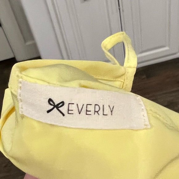 NWOT Yellow cold shoulder blouse (Size Small) - Picture 4 of 4